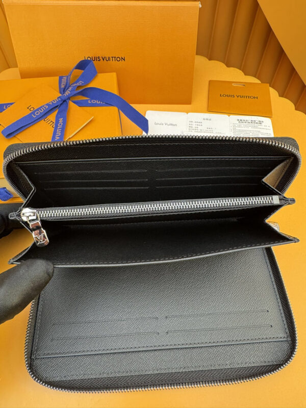 Replica Louis Vuitton LV Zippy Organizer M82081 5