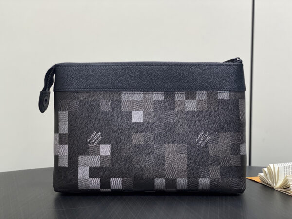 Replica Louis Vuitton LV Pochette Voyage Souple M14926 11