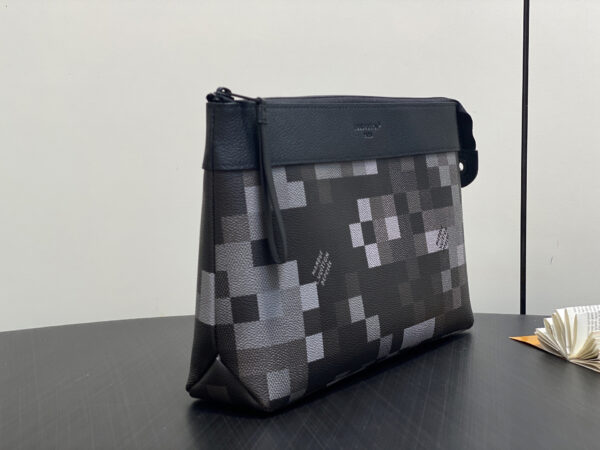 Replica Louis Vuitton LV Pochette Voyage Souple M14926 10