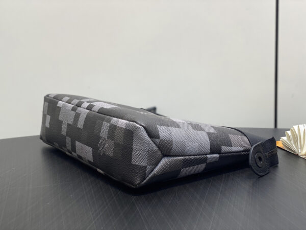 Replica Louis Vuitton LV Pochette Voyage Souple M14926 9