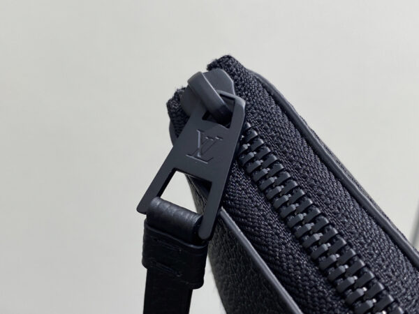 Replica Louis Vuitton LV Pochette Voyage Souple M14926 5