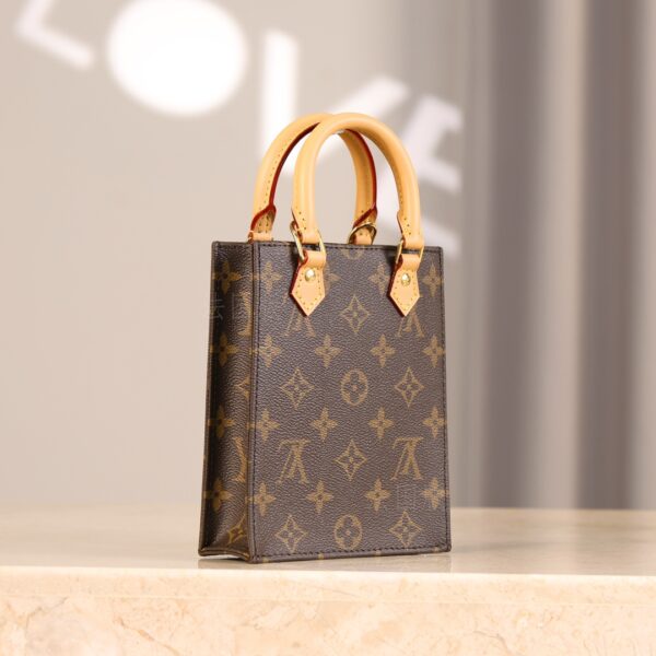 Replica Louis Vuitton Petit Sac Plat LV M81295 4