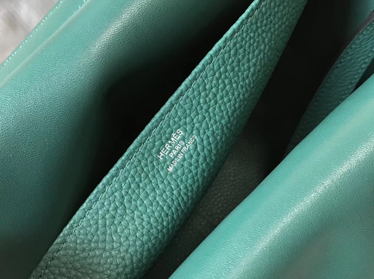 Hermes Halzan 31cm Bag In Malachite Clemence Leather - Image 5