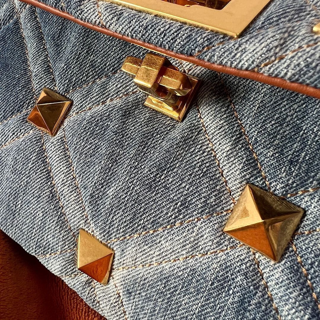 Valentino Roman Stud Medium Chain Bag In Denim - Image 10