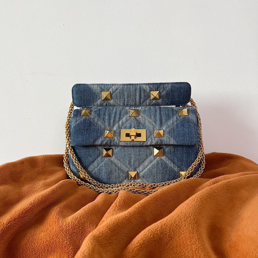 Valentino Roman Stud Medium Chain Bag In Denim - Image 8