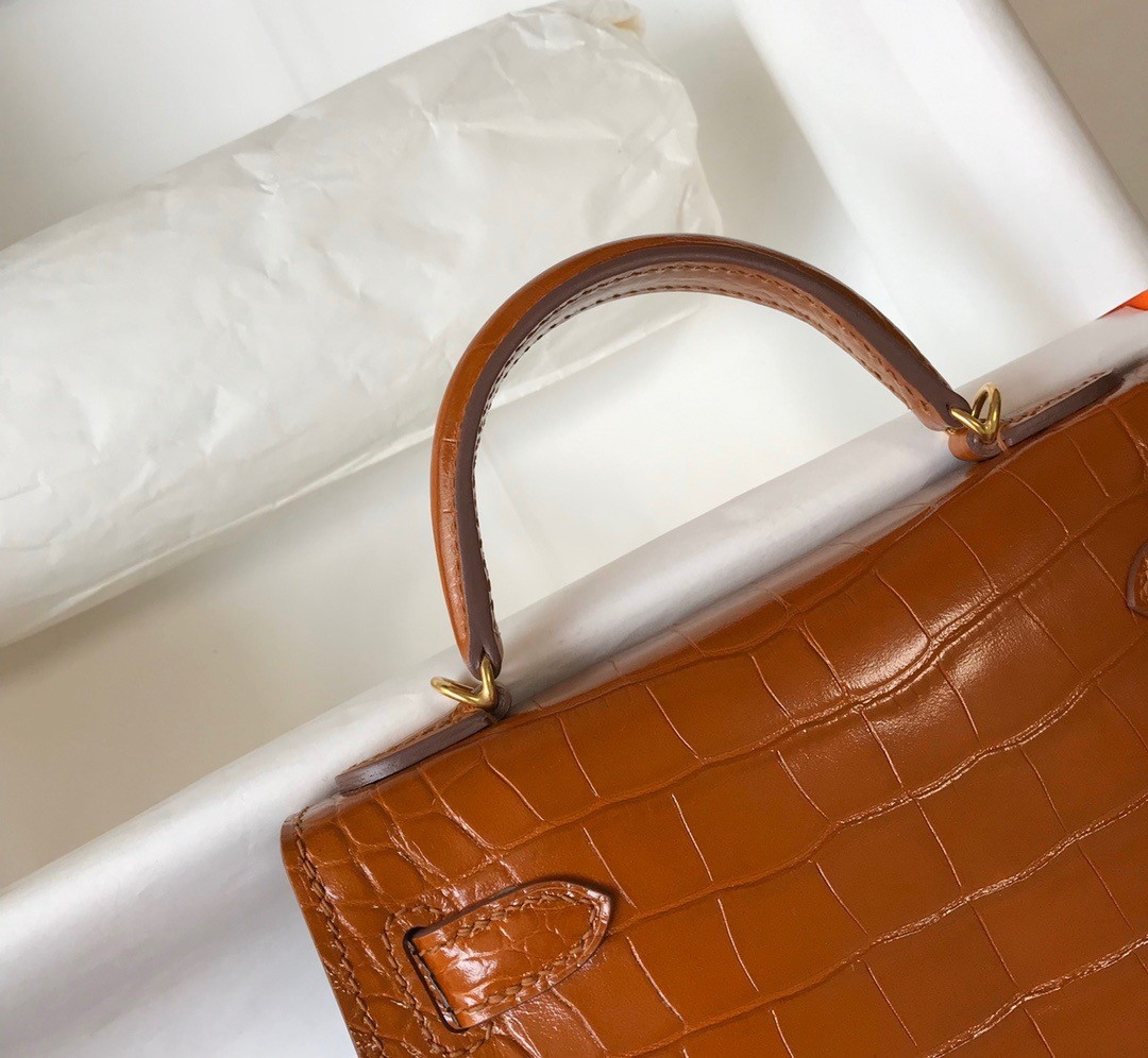 Hermes Kelly Mini II Sellier Bag In Gold Crocodile Embossed Leather - Image 5