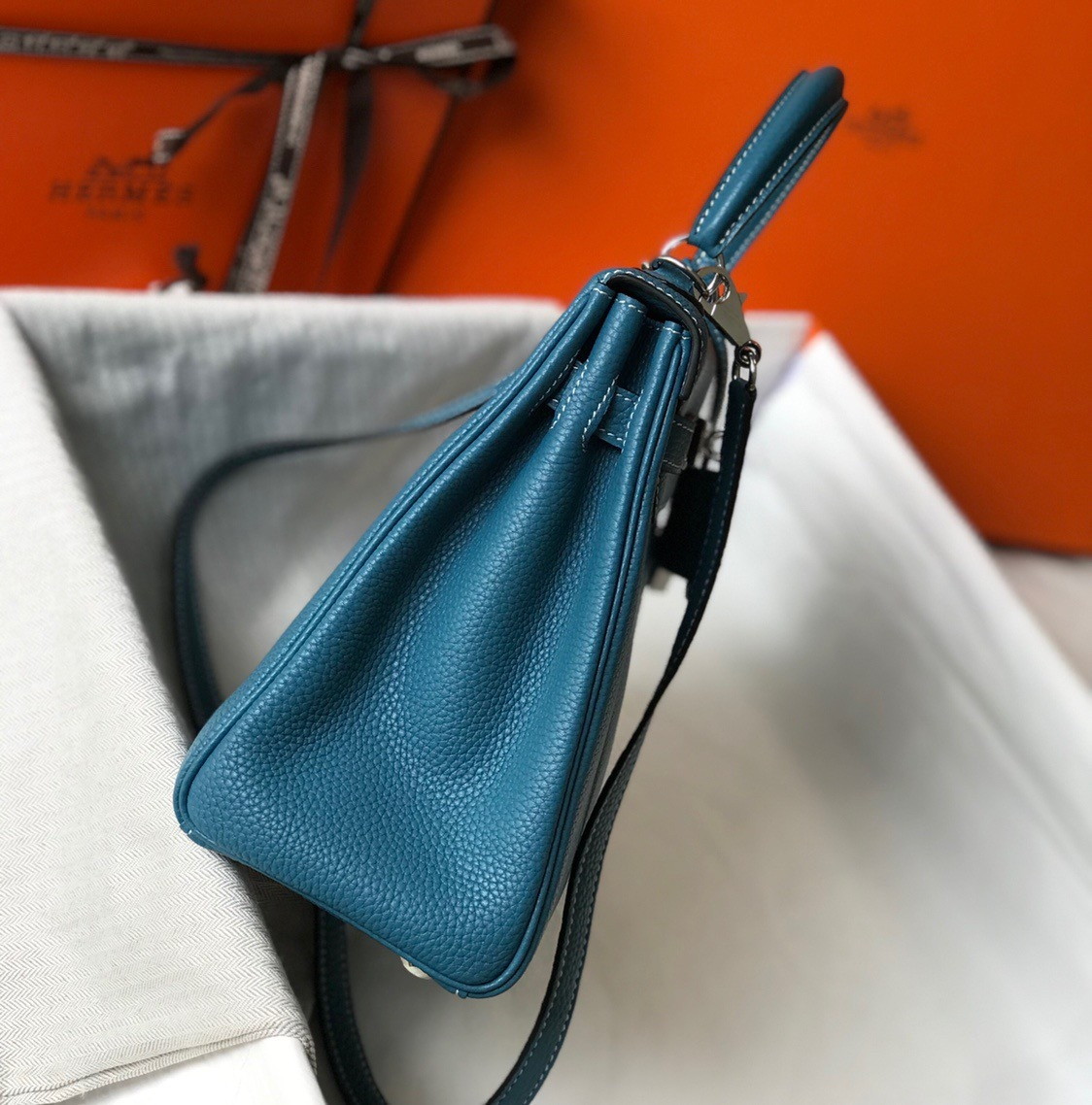 Hermes Kelly 25cm Retourne Bag in Blue Jean Clemence Leather PHW - Image 4