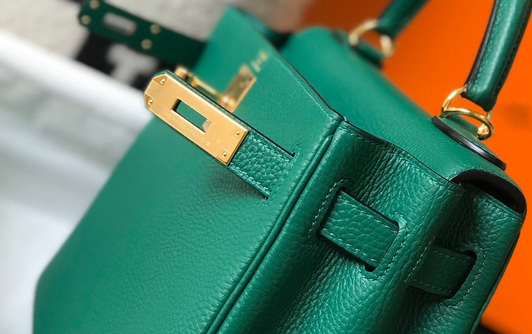 Hermes Kelly 25cm Retourne Bag in Malachite Clemence Leather GHW - Image 4