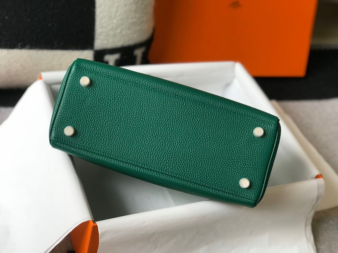 Hermes Kelly 25cm Retourne Bag in Malachite Clemence Leather GHW - Image 7