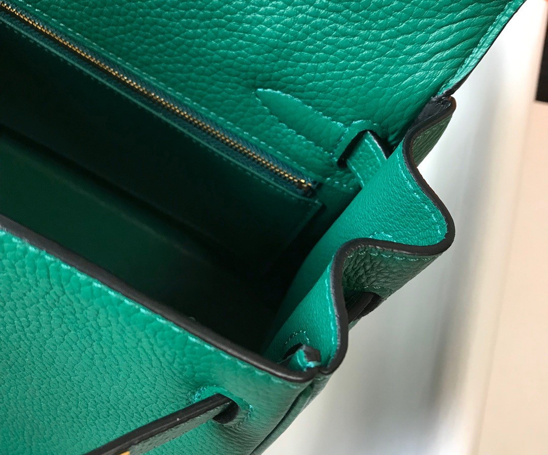 Hermes Kelly 25cm Retourne Bag in Malachite Clemence Leather GHW - Image 8