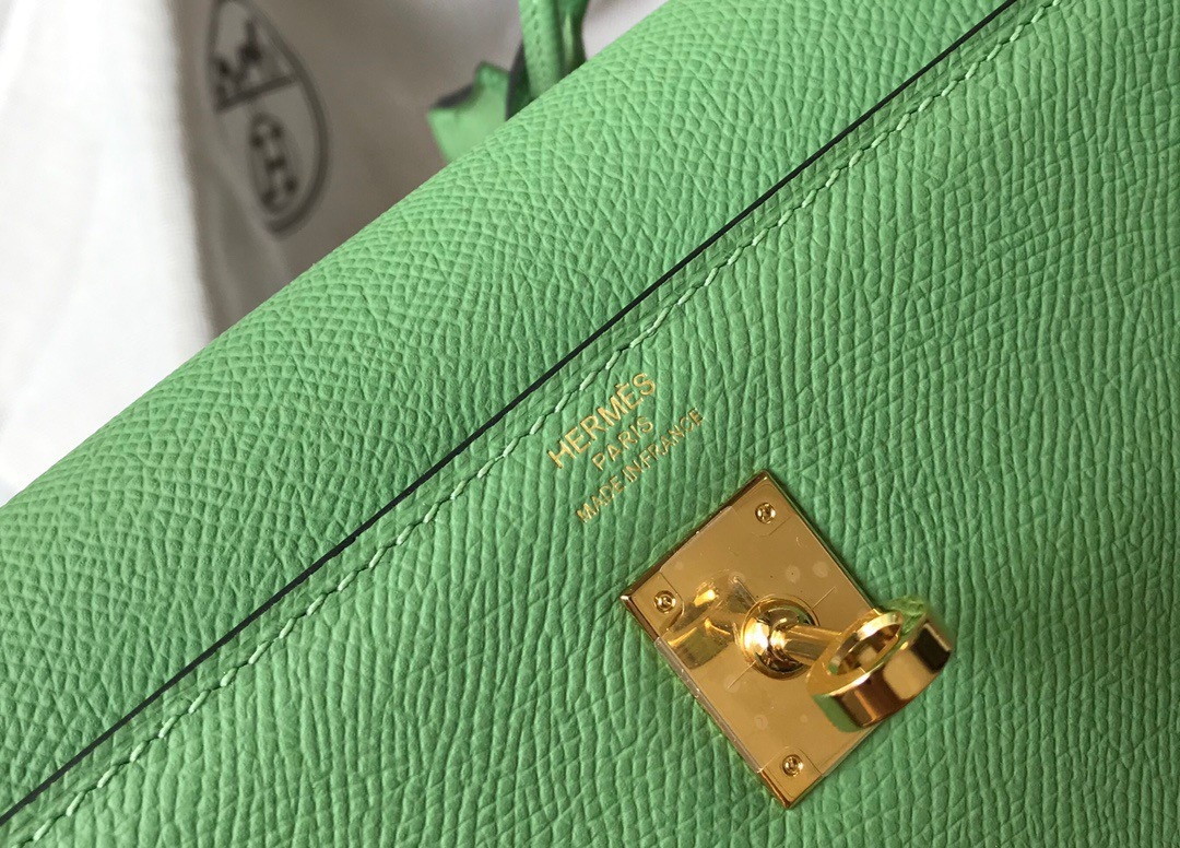 Hermes Kelly 25cm Sellier Bag in Vert Criquet Epsom Calfskin GHW - Image 5