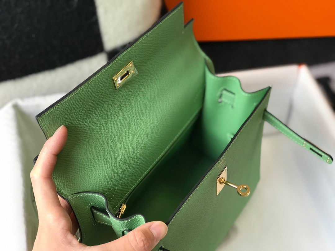 Hermes Kelly 25cm Sellier Bag in Vert Criquet Epsom Calfskin GHW - Image 8