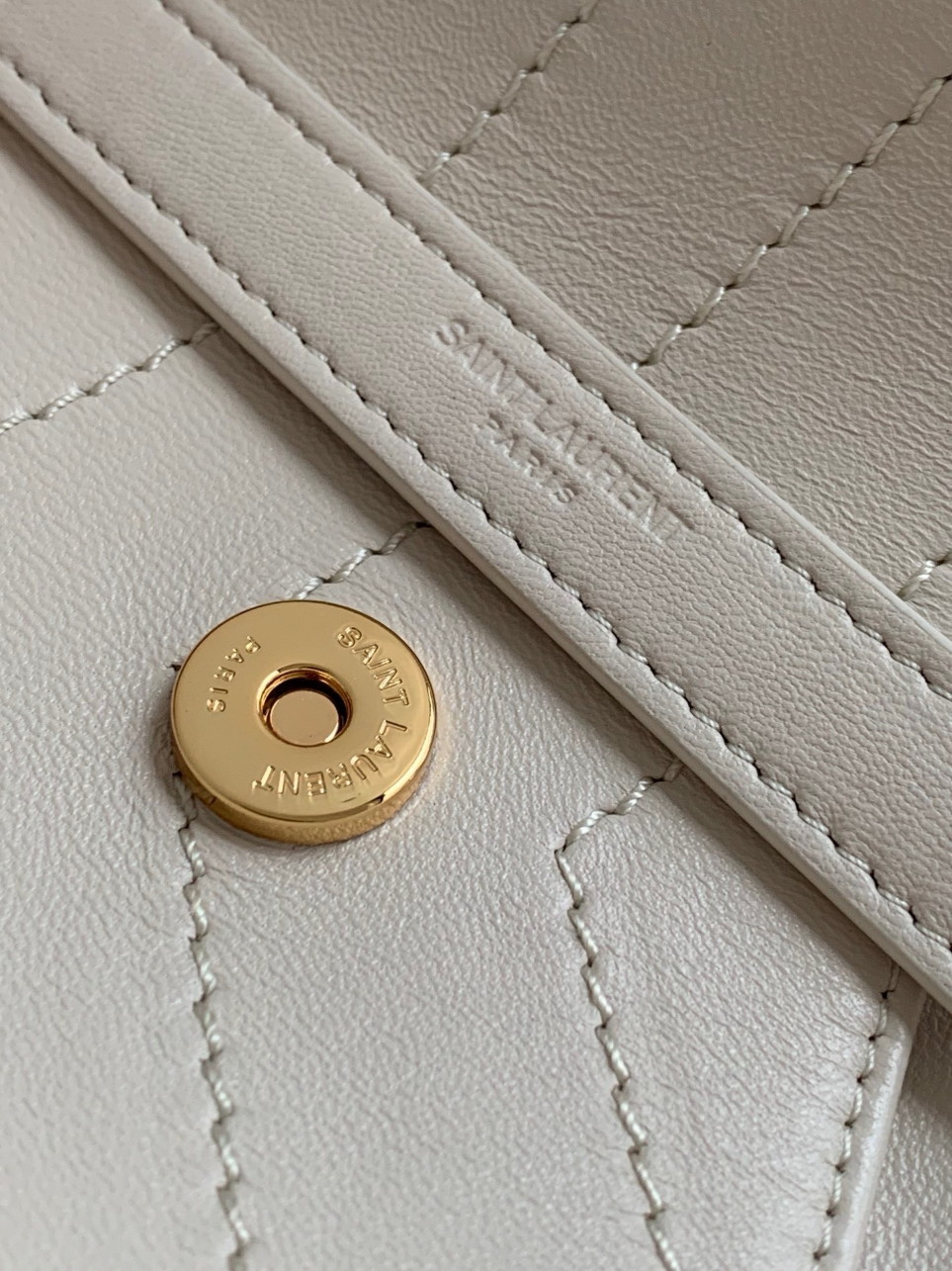 Saint Laurent Niki Medium Chain Bag In White Lambskin - Image 8