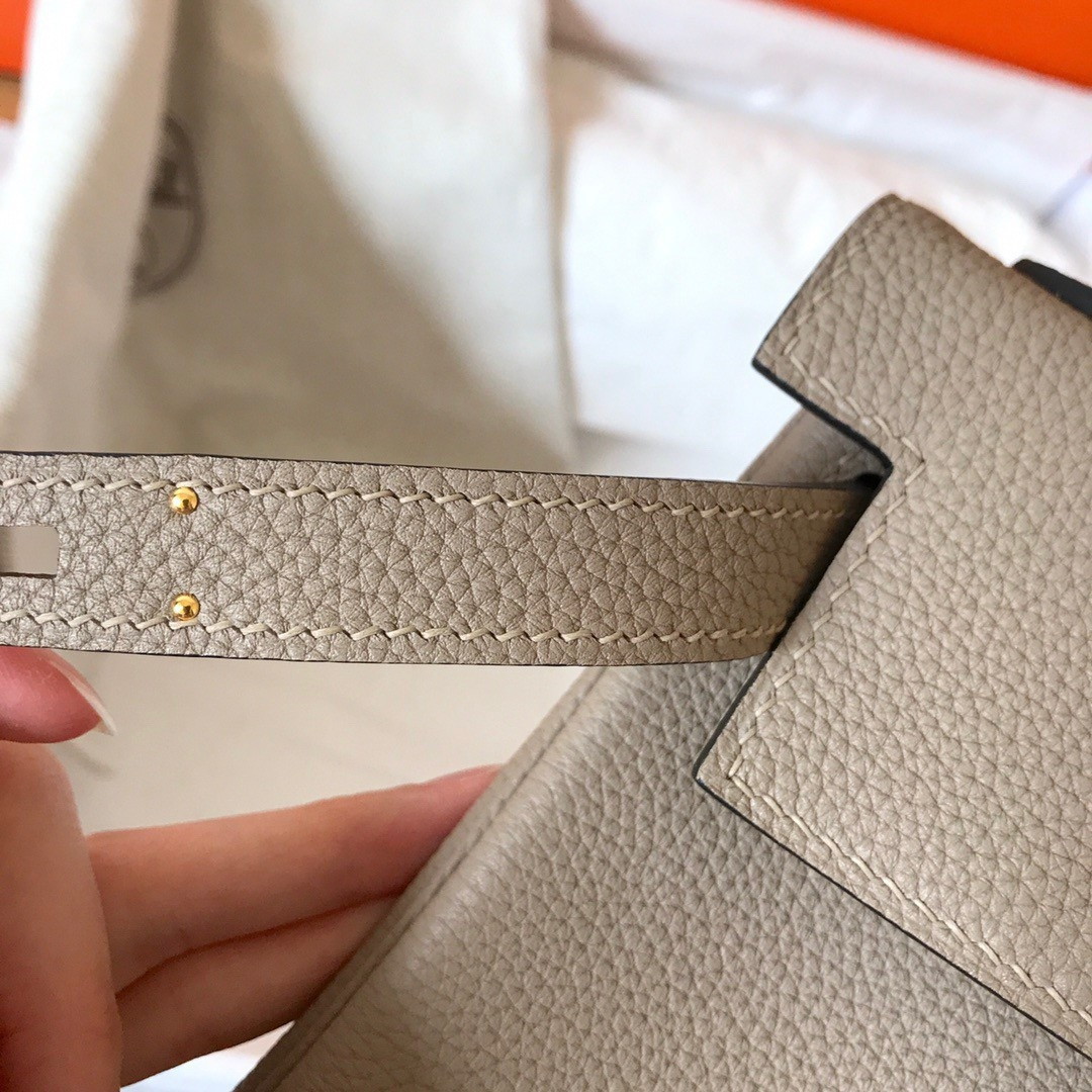 Hermes Kelly Retourne 28 Handmade Bag In Tourterelle Clemence Leather - Image 3