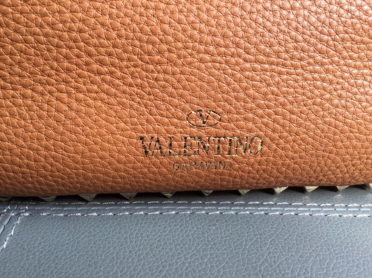 Valentino Rockstud Medium Tote In Brown Grained Leather - Image 7