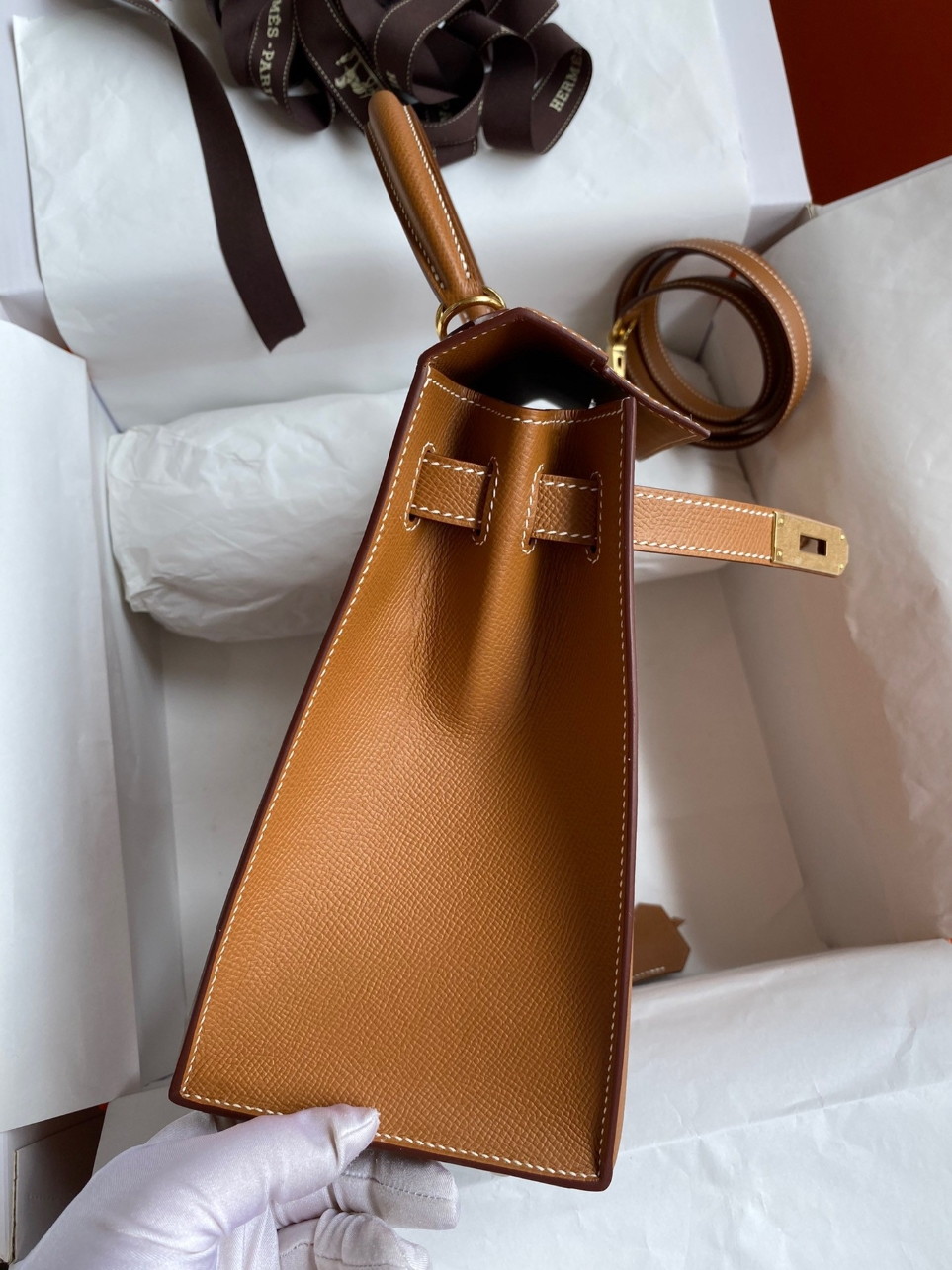 Hermes Kelly Sellier 28 Handmade Bag In Gold Epsom Calfskin - Image 2