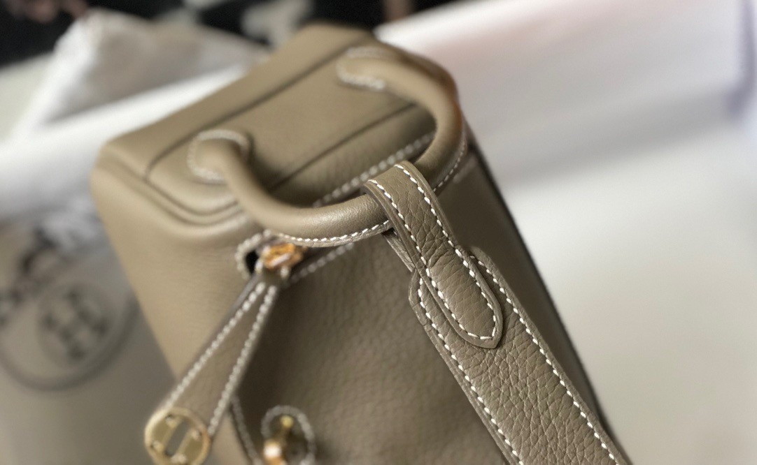 Hermes Lindy Mini Bag In Taupe Clemence Leather GHW - Image 5