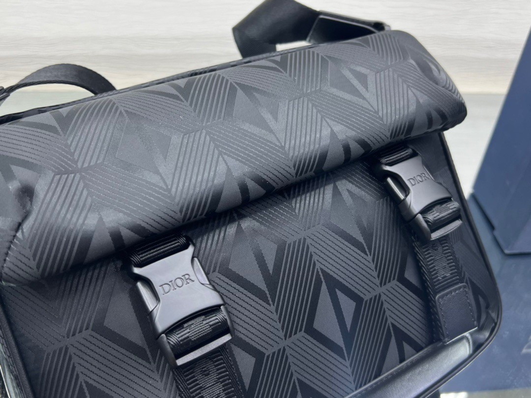 Dior Explorer Messenger Bag In Black CD Diamond Mirage Ski Capsule Nylon - Image 4