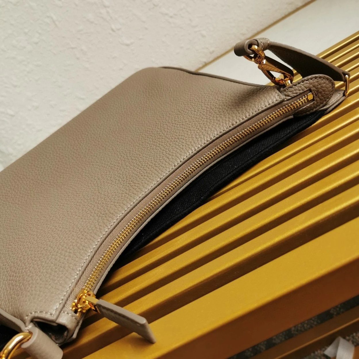 Prada Shoulder Bag in Grey Grained Leather - Image 5