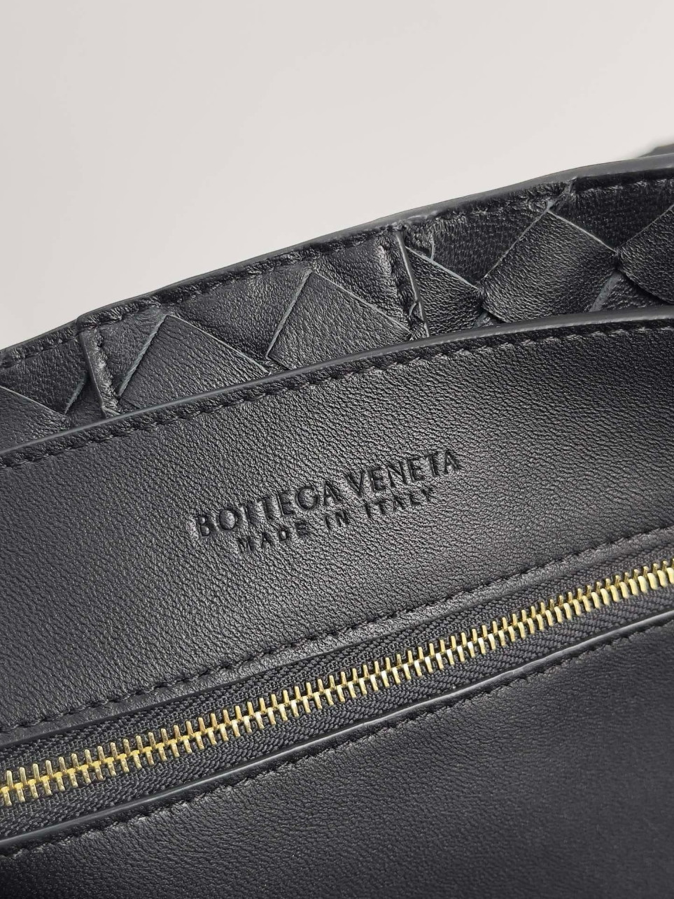 Bottega Veneta Large Andiamo bag In Black Intrecciato Lambskin - Image 10