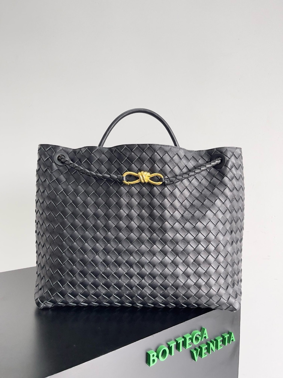 Bottega Veneta Large Andiamo bag In Black Intrecciato Lambskin - Image 5