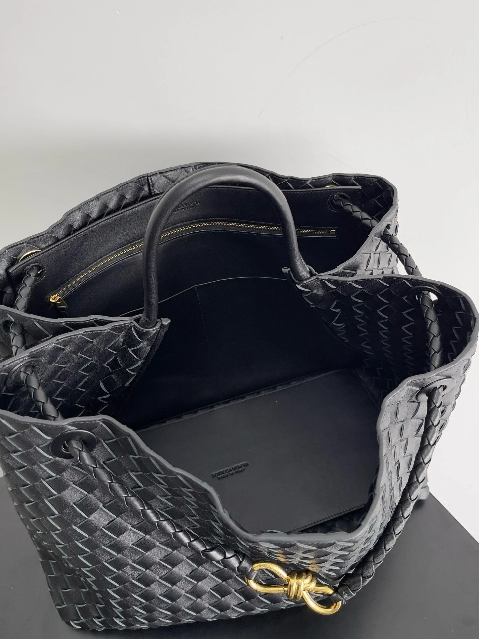 Bottega Veneta Large Andiamo bag In Black Intrecciato Lambskin - Image 8