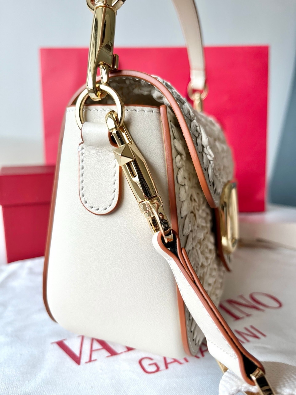 Valentino Alltime Shoulder Bag in White Raffia - Image 6
