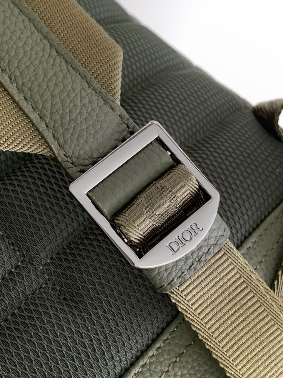 Dior Rider 2.0 Zipped Backpack in Khaki Gravity Leather - Image 9