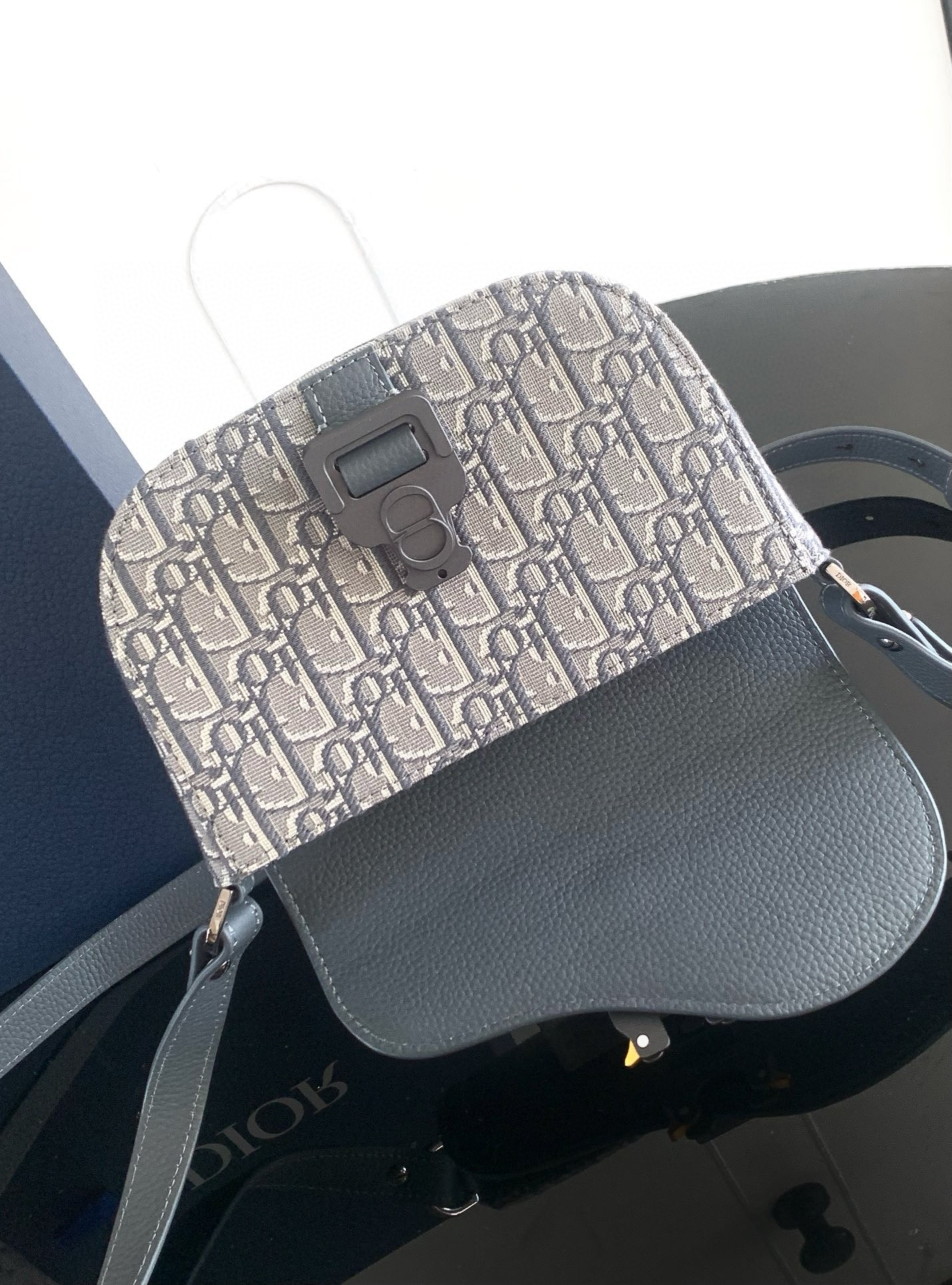 Dior Mini Saddle Messenger Bag in Grey Oblique Jacquard and Calfskin - Image 6