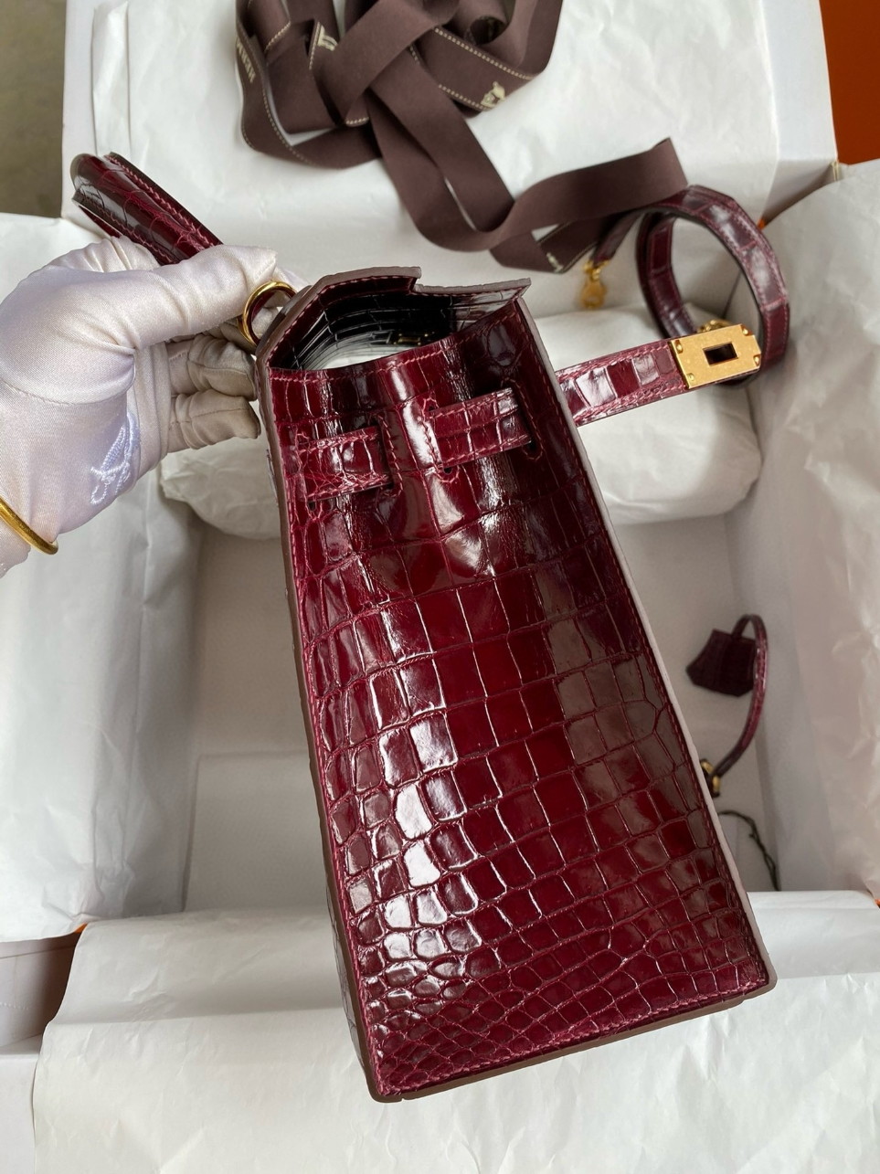 Hermes Kelly Sellier 28 Handmade Bag in Bordeaux Niloticus Crocodile Shiny Skin - Image 6