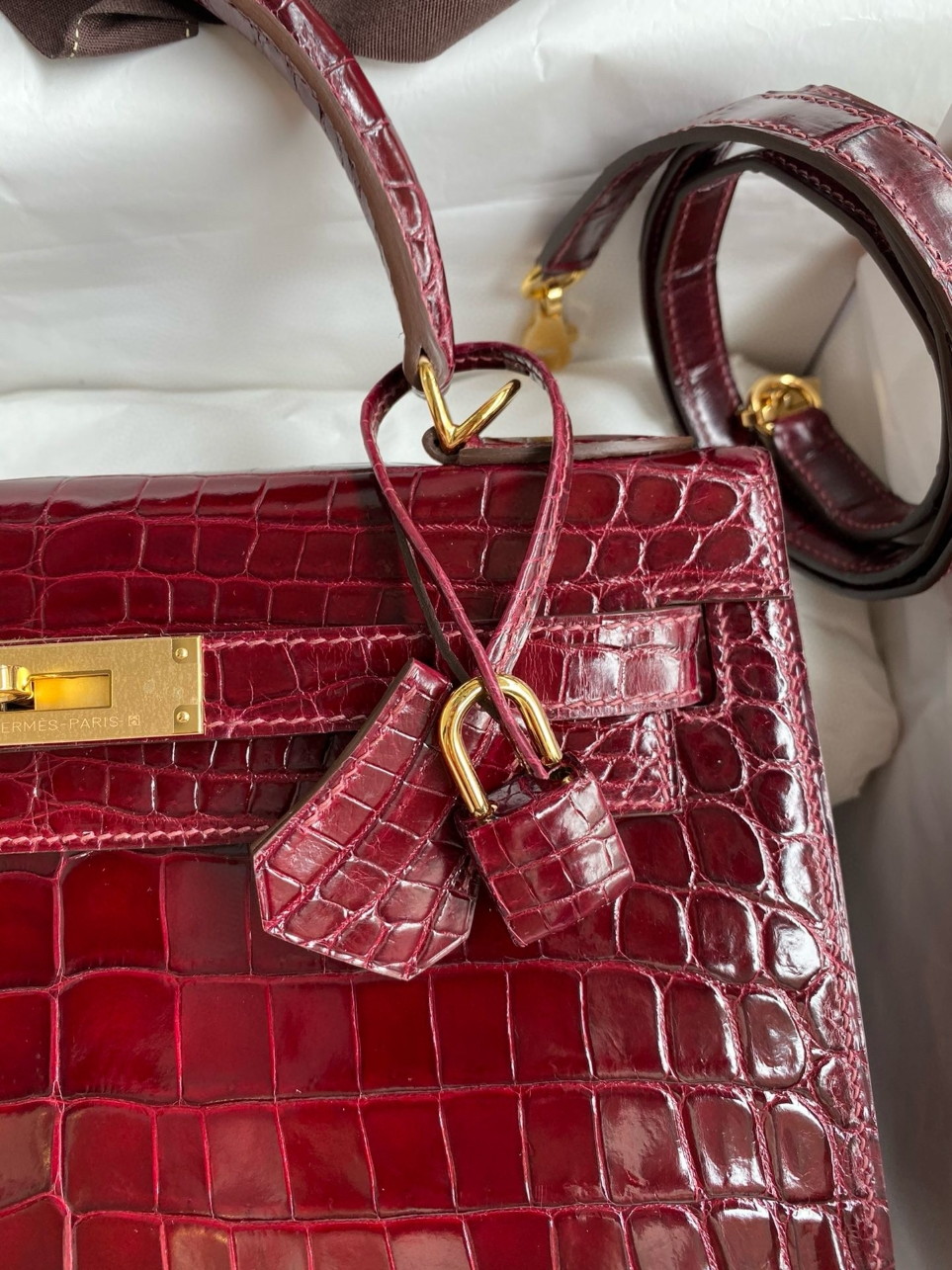 Hermes Kelly Sellier 28 Handmade Bag in Bordeaux Niloticus Crocodile Shiny Skin - Image 7