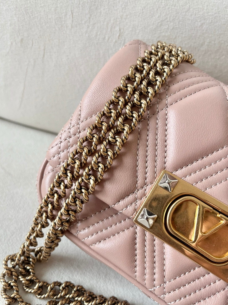 Valentino Quiltie 67 Meidum Shoulder Bag in Powder Leather - Image 9
