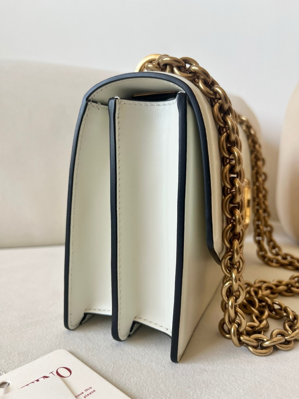 Valentino Garavani Vain Shoulder Bag in White Calfskin - Image 4