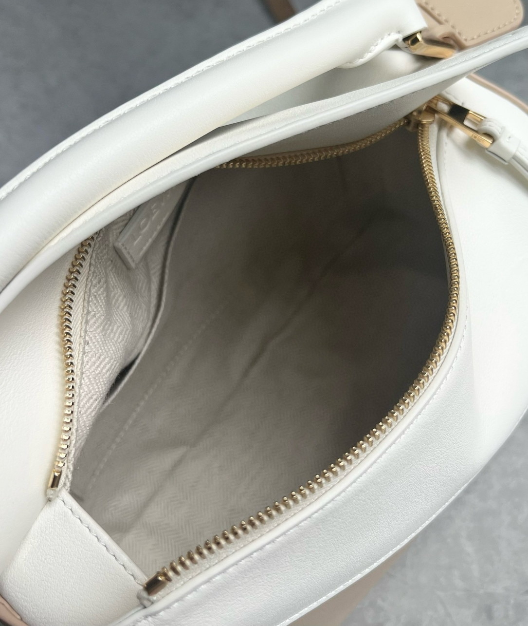 Loewe Puzzle Small Bag in White and Beige Classic Calfskin - Image 4