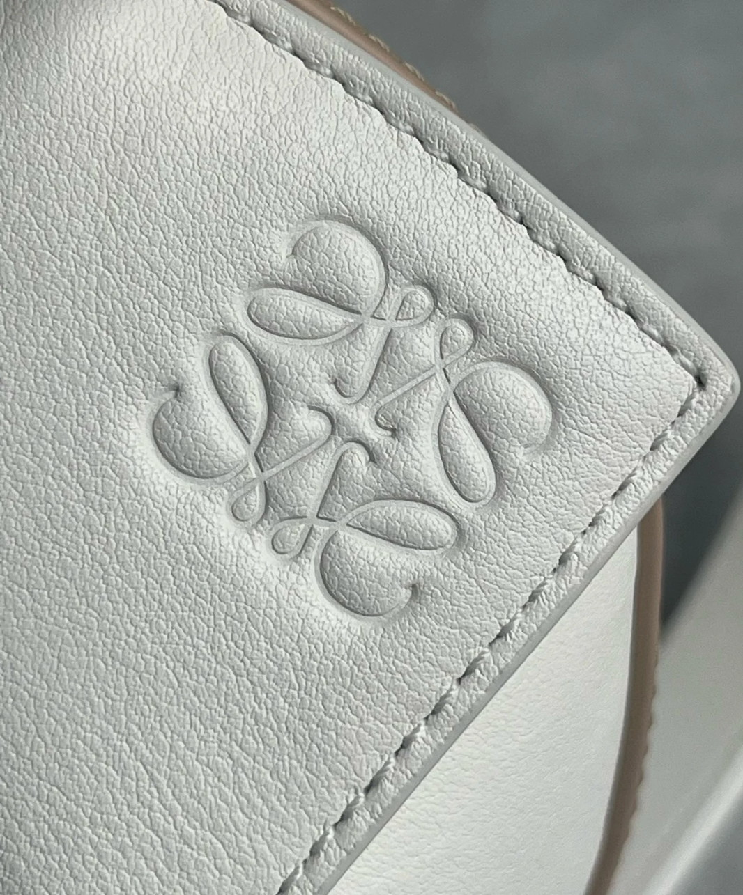 Loewe Puzzle Small Bag in White and Beige Classic Calfskin - Image 8