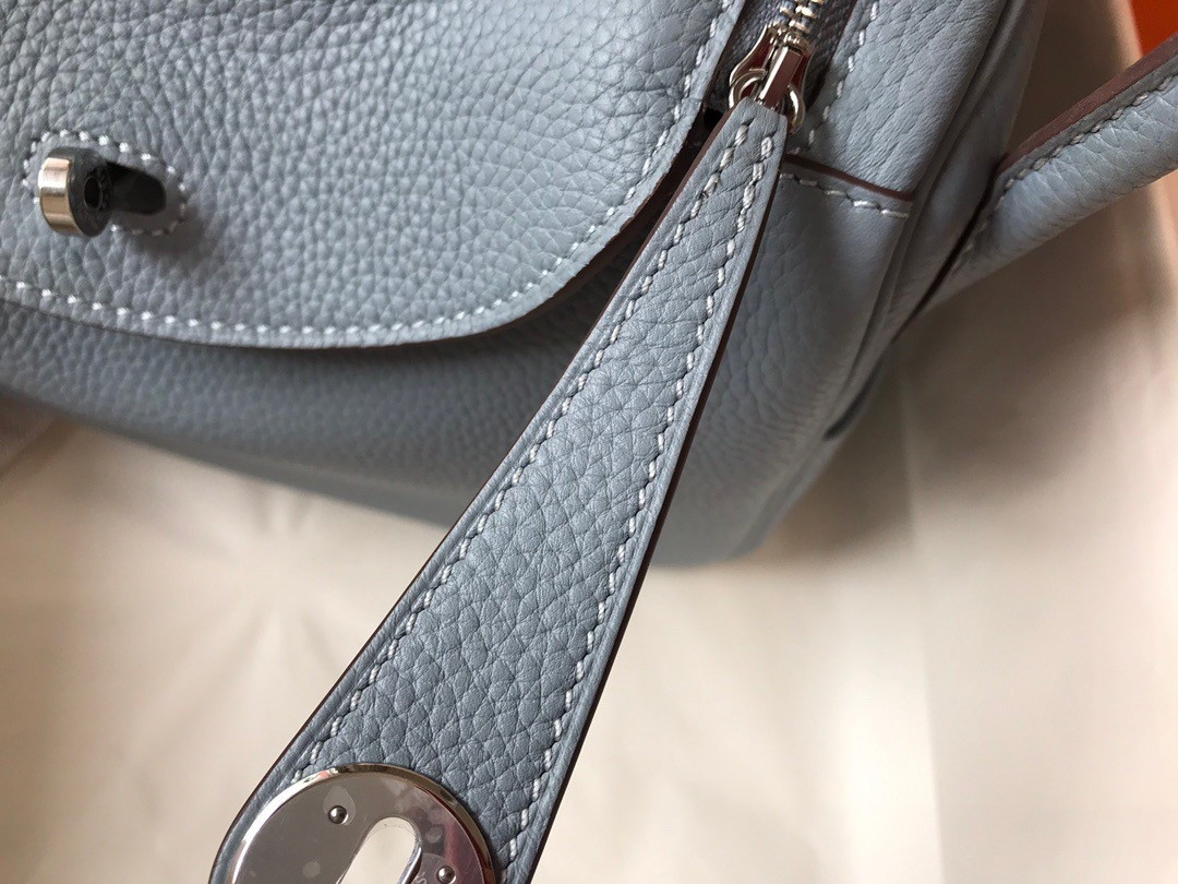 Hermes Lindy 26cm Bag In Blue Lin Clemence Leather PHW - Image 4