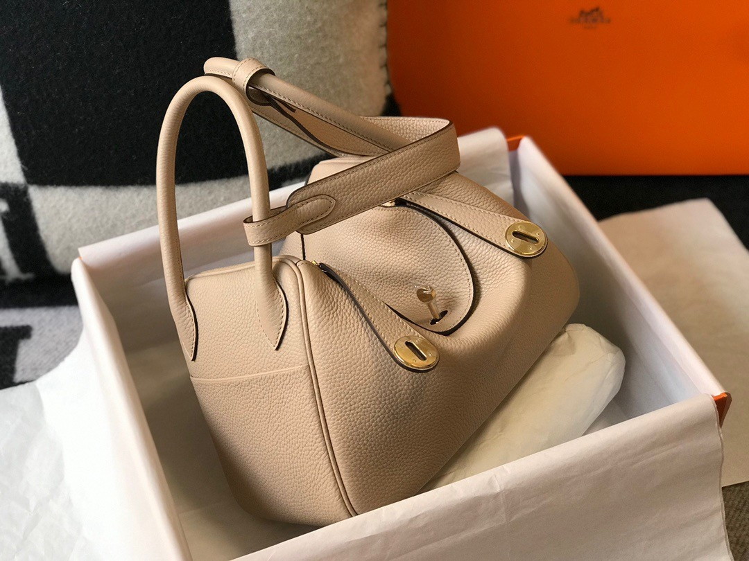 Hermes Lindy 26cm Bag in Trench Clemence Leather with GHW - Image 2