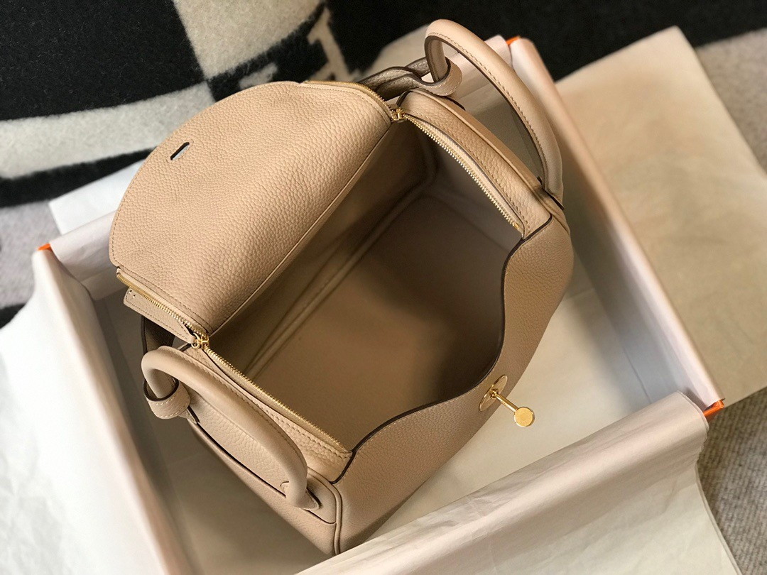 Hermes Lindy 26cm Bag in Trench Clemence Leather with GHW - Image 8