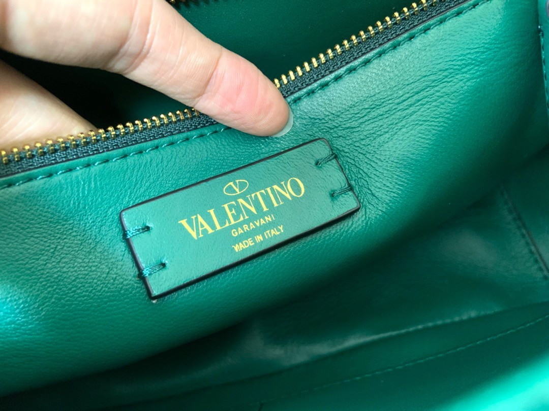 Valentino Roman Stud Large Chain Bag In Green Nappa Leather - Image 4