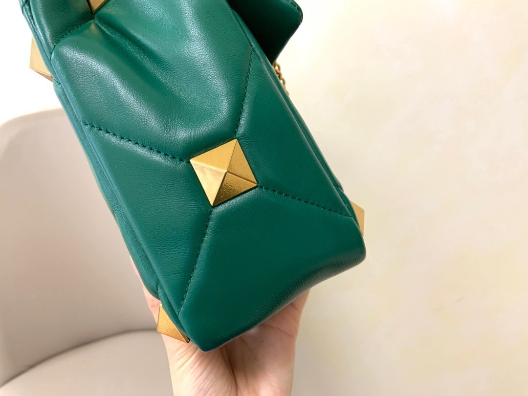 Valentino Roman Stud Large Chain Bag In Green Nappa Leather - Image 6